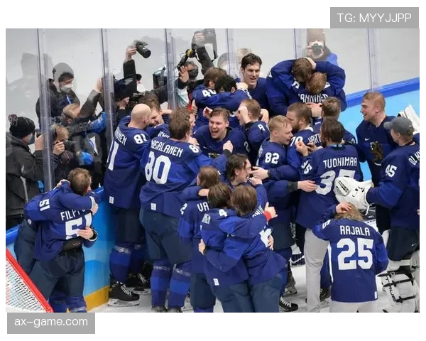 芬兰队长新赛季佩戴袖标象征团结与荣耀，彰显球队精神实力提升