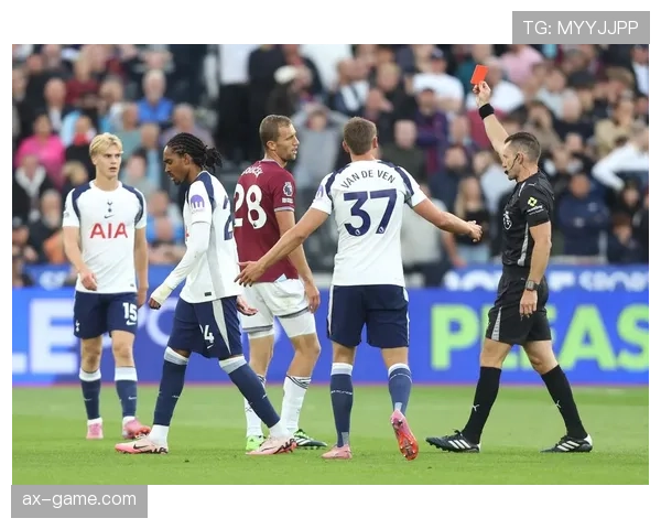 英格兰热身赛锋线状态火热，全队协作斩获精彩进球