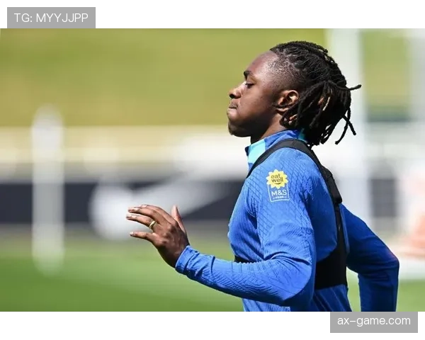 英格兰队新一代边锋萨卡本赛季表现稳健